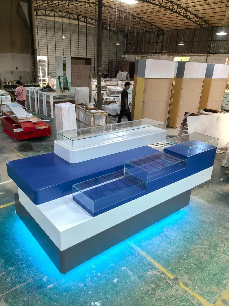 匠心定制，點亮商業空間 工廠展廳與商鋪陳列柜的藝術